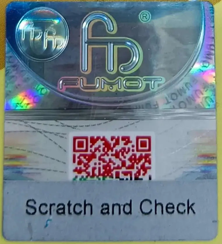 Alter Fumot Sicherheitsaufkleber mit Hologramm rotem QR-Code und dem Hinweis Scratch and Check